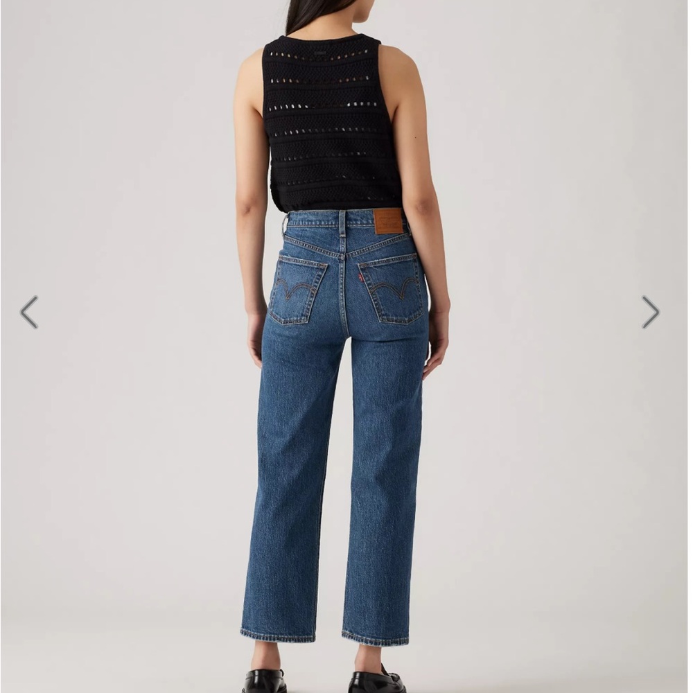 NWT Levi's Mid Blue Cropped Jeans